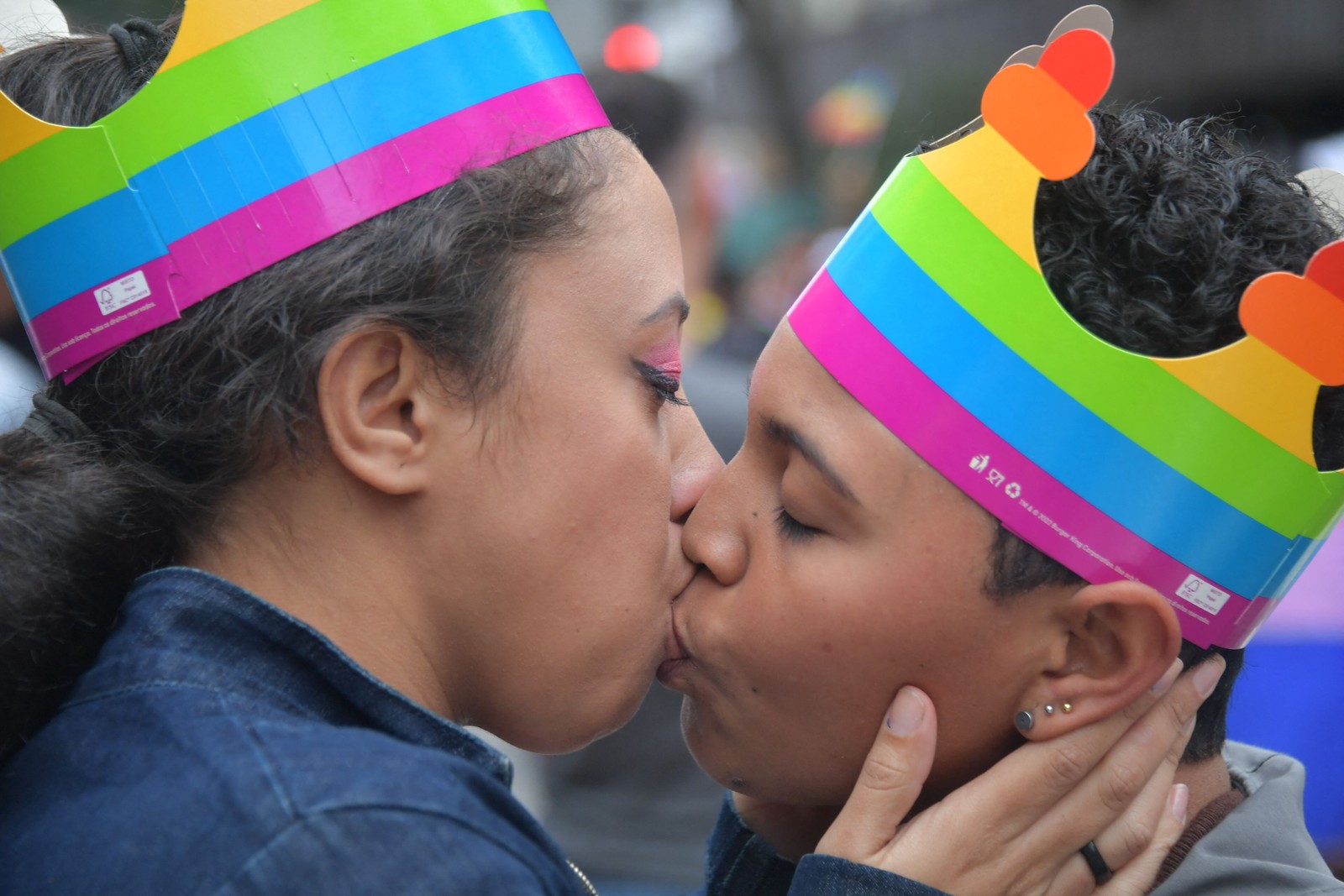 Com o lema "Vote com orgulho: política que representa", a 26ª edição da Parada do Orgulho LGBT+ acontece após dois anos de evento virtual, devido à pandemia — Foto: NELSON ALMEIDA / AFP