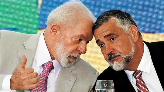 Lula usa tragédia gaúcha para se livrar de Pimenta na Secom 