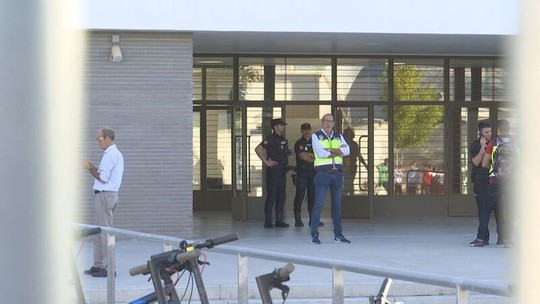 Estudante de 14 anos esfaqueia professores e alunos em escola na Espanha