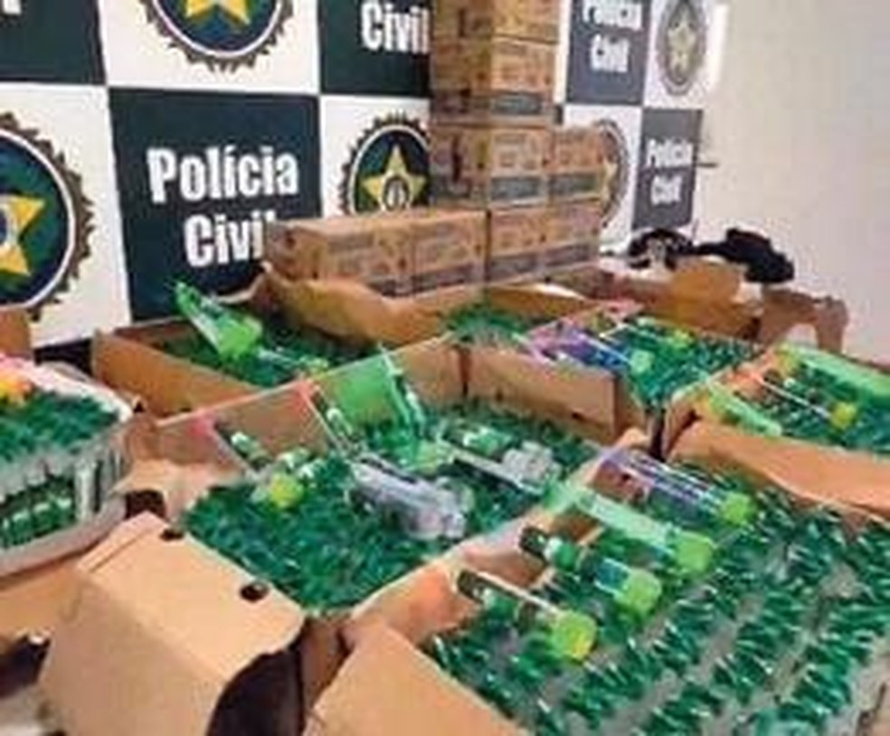 Frascos de lanças apreendidos pela Polícia Civil e que seriam comercializados em um baile funk. 2021 — Foto: Divulgação PCERJ