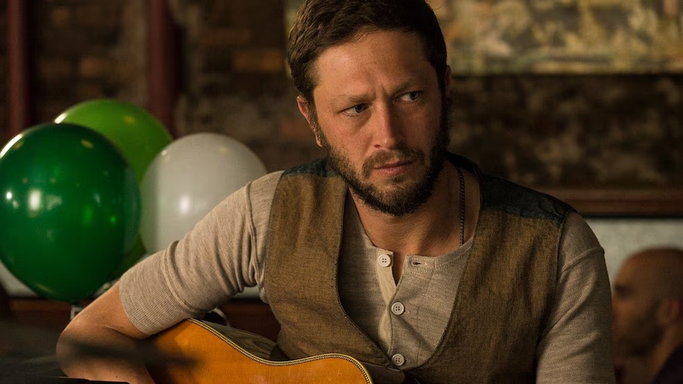 Sucesso em 'Girls': Ebon Moss-Bachrach alcançou estrelato ao interpretar o personagem 'Desi Harperin' no seriado norte-americano — Foto: Reprodução / HBO Max