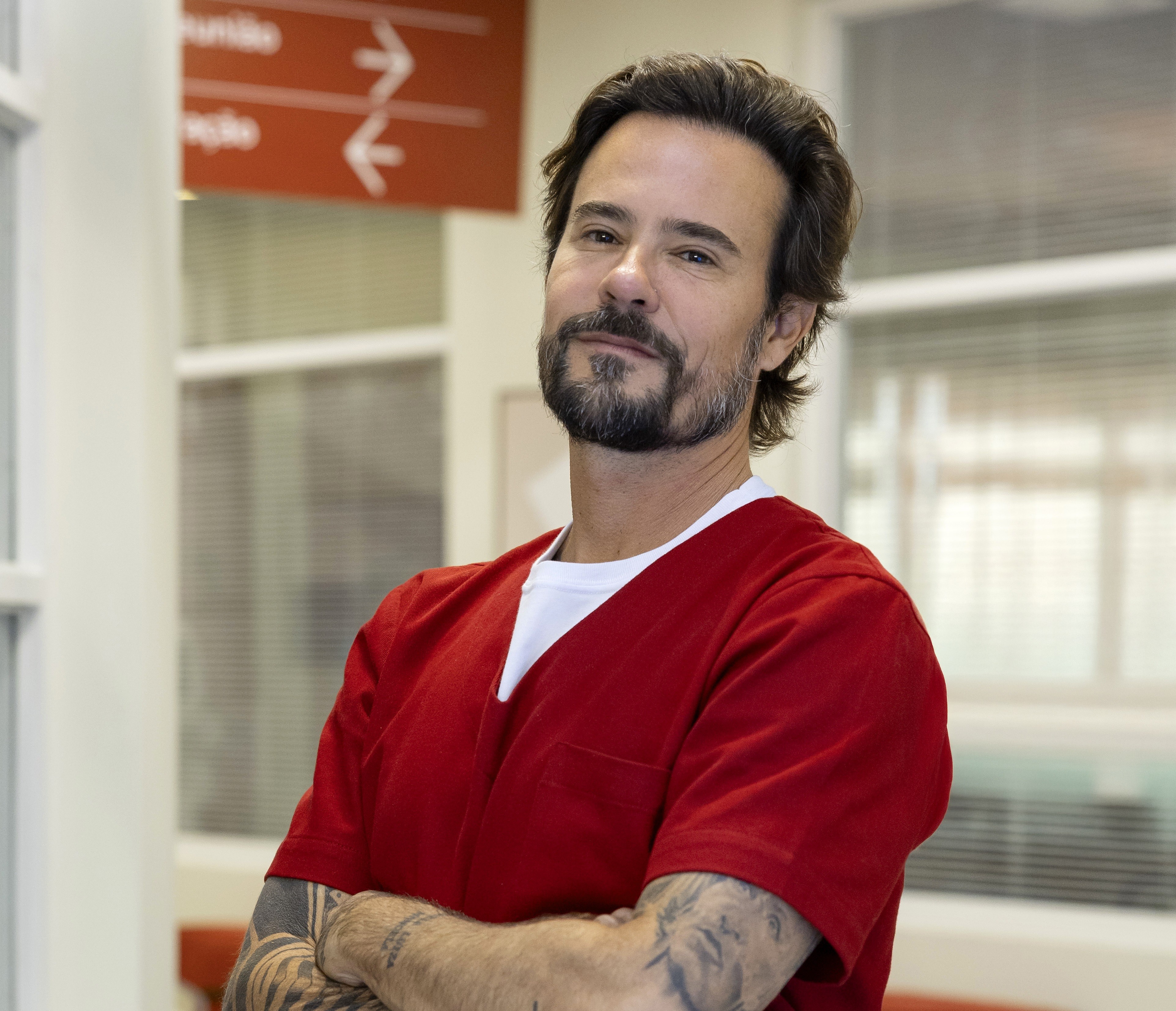 Paulo Vilhena surge como cardiologista em nova novela da Globo