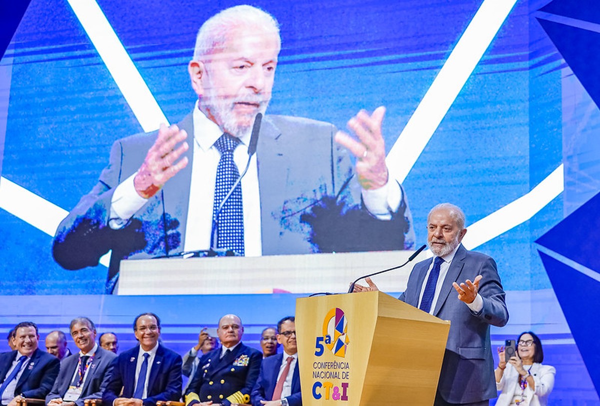Lula diz que IA brasileira precisa gerar emprego e ser 'inteligente': 'Se essa coisa é tão boa, por que é artificial?'