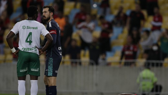 Flamengo: Estafe de Bruno Henrique atribui lesão ao 'gramado amador' do Maracanã