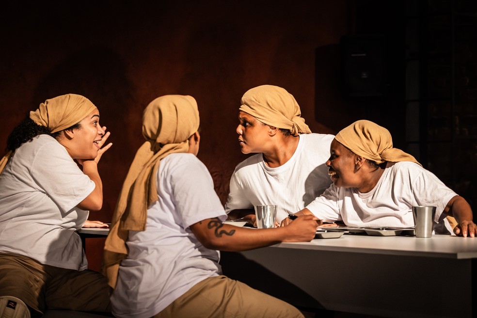 Cena de "Incondicionais', do Amok Teatro — Foto: Renato Mangolin