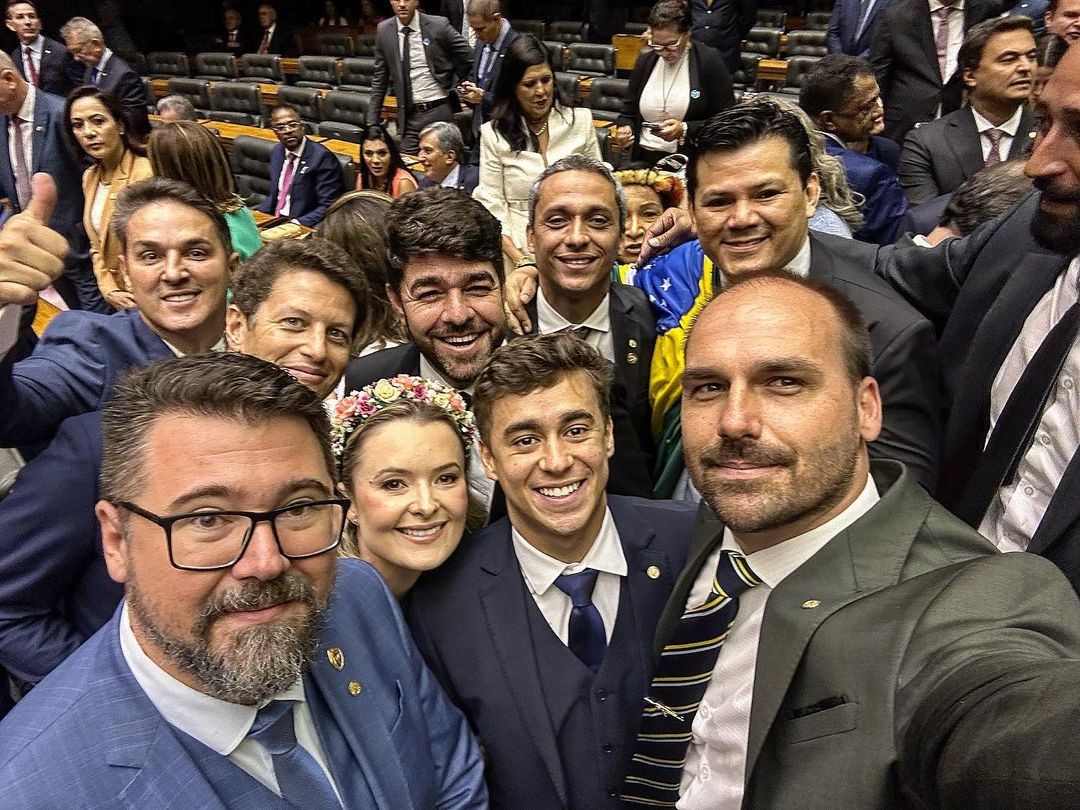 Deputados bolsonaristas tomam posse na Câmara  — Foto: Reprodução 