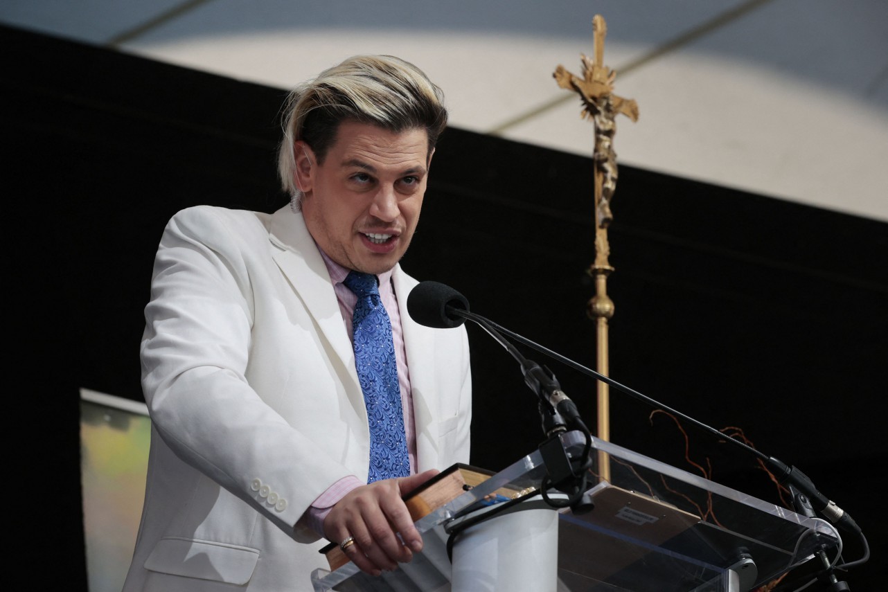 Apoiador das políticas de imigração de Trump, influenciador de extrema direita britânico é deportado dos EUA