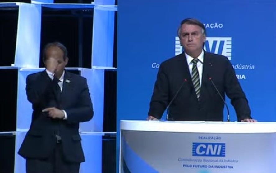 Bolsonaro muda versão e admite haver 'casos isolados' de corrupção no governo durante evento promovido pela Confederação Nacional da Indústria (CNI)