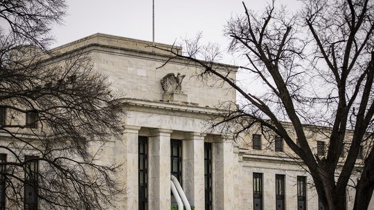 Fed, banco central dos EUA, mantém juros entre 5,25% e 5,5%