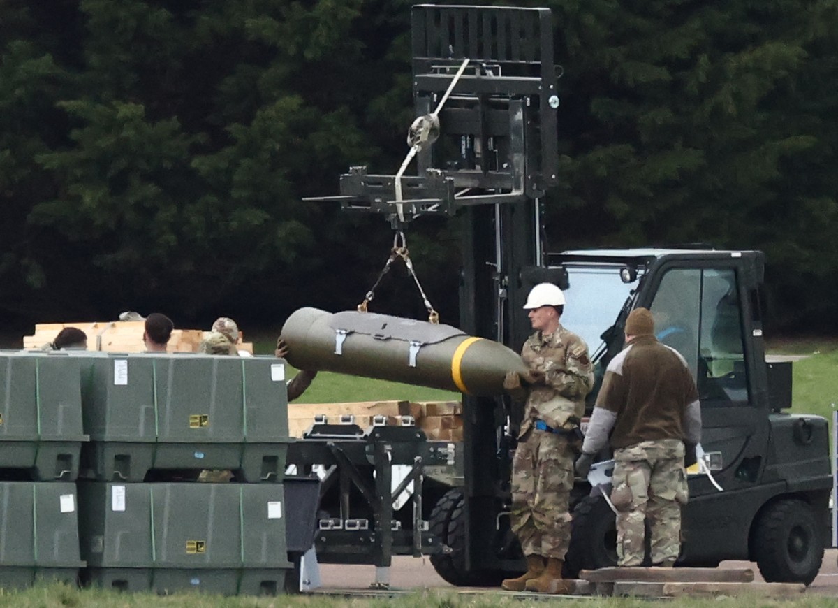 EUA retiram bombardeiros às pressas de base aérea britânica após novas ameaças, dizem autoridades - Foto