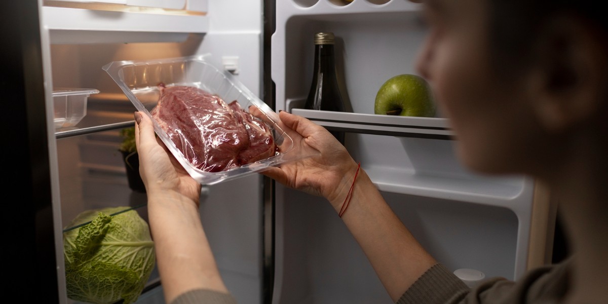 Quanto tempo dura a carne crua na geladeira? Especialista fala a validade de 7 alimentos refrigerados