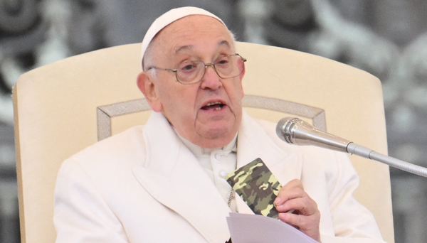 Vaticano pede desculpas após Papa Francisco falar que seminários estão 'cheios de bichas'