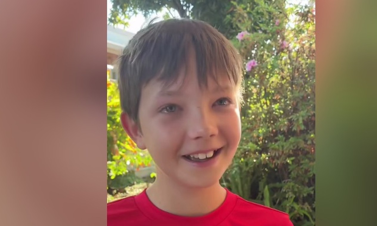 Menino australiano se emociona ao saber que vai entrar em campo com seleção brasileira e o ídolo Vini Jr.; veja vídeo