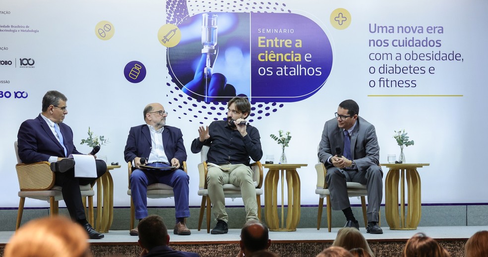 Dirceu Raposo de Mello, Theo Ruprecht e Fábio Moura debateram o tema “A indústria do risco e da ilegalidade: manipulação, contrabando e falsificação — Foto: Eduardo Uzal