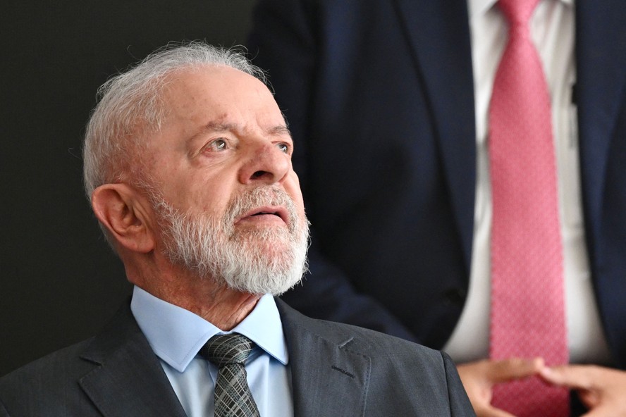 O presidente Lula em cerimônia no Palácio do Planalto; petista ampliou agenda de viagens
