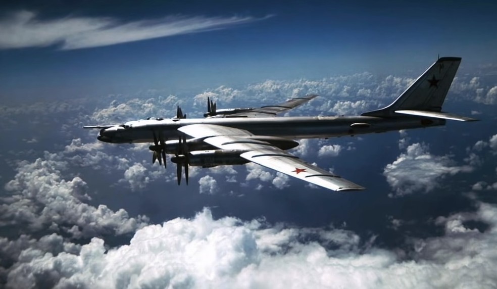 Tu-95 pode alcançar uma velocidade máxima de 650 km/h e tem autonomia de voo de 6.400 km — Foto: Reprodução