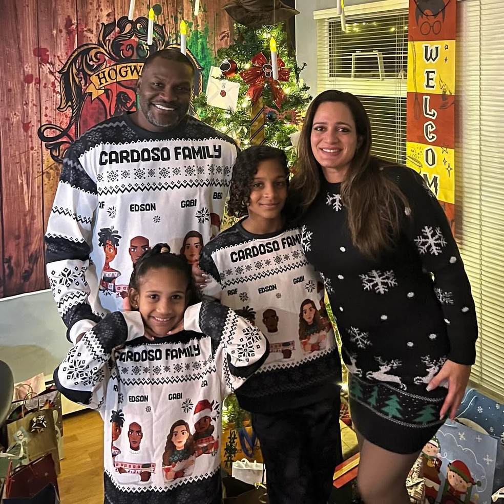 Jacaré ao lado da mulher e filhos — Foto: Reprodução Instagram
