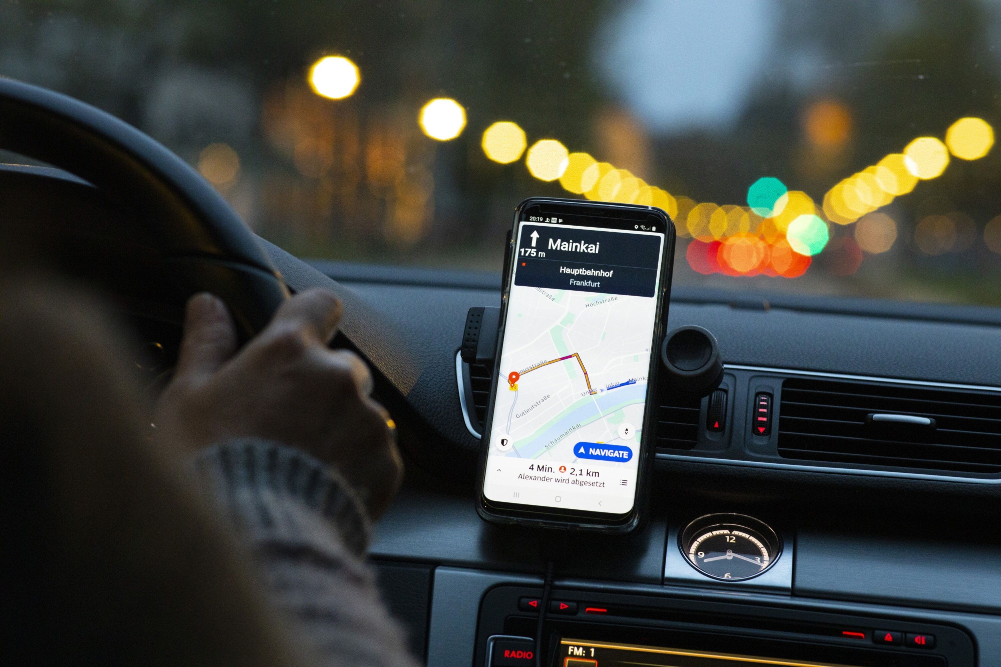 Fim da escala 6x1 pode afetar motoristas de app e entregadores? Entenda proposta em discussão na Câmara