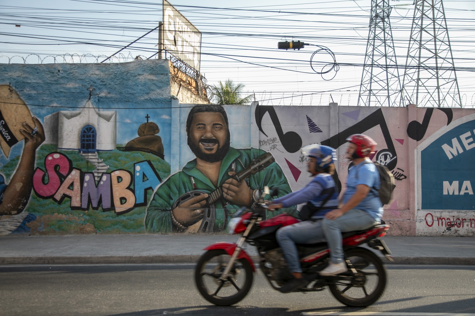 Fresco homenageia arlindo cruz em frente aomercadão de madureira: apesar de'meu lugar', Cantor Nunca Morou