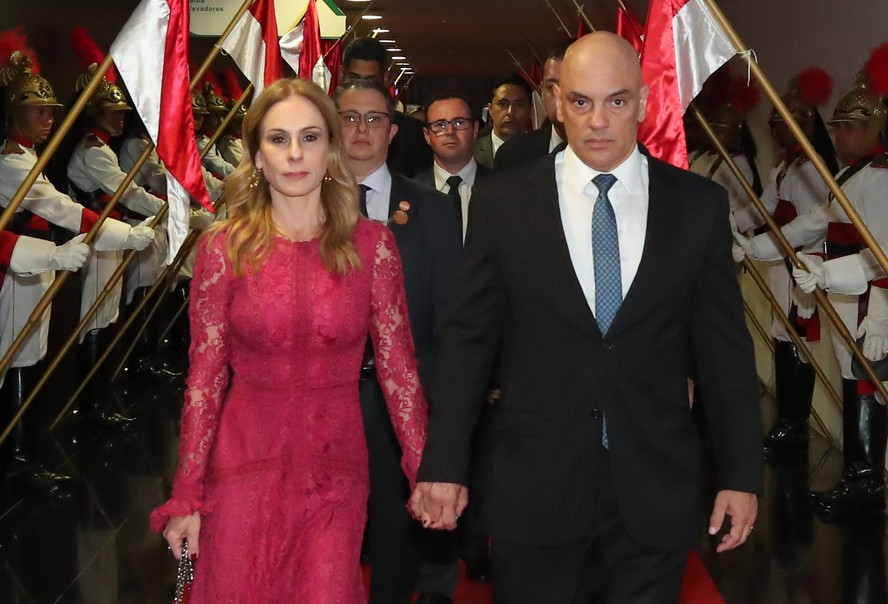 Solenidade de Posse dos Ministros Alexandre de Moraes e Enrique Ricardo Lewandowski nos cargos de Presidente e Vice-Presidente do TSE. Moraes com a esposa Viviane Barci