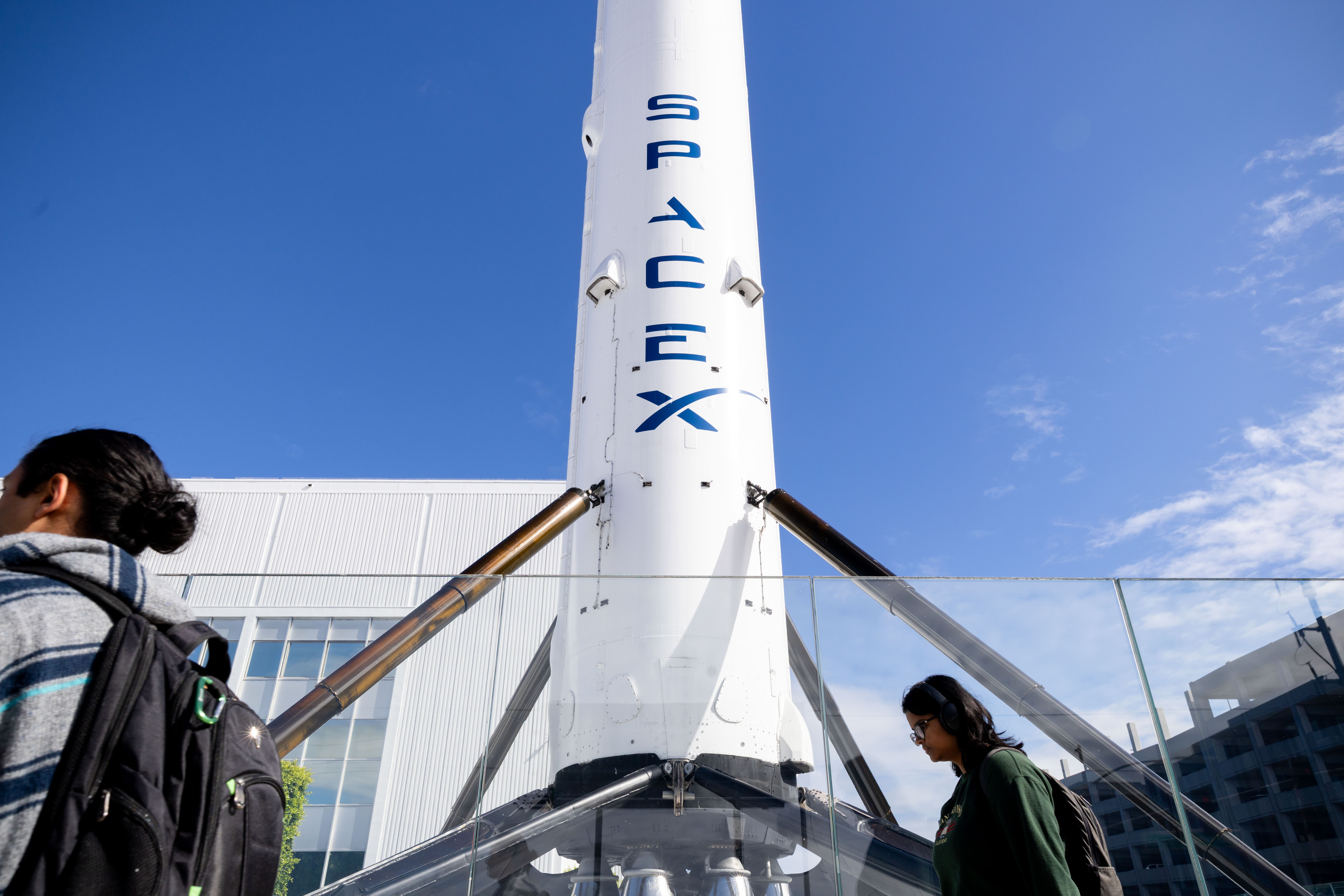 Ações da SpaceX despencam, apagando US$ 1 trilhão do valor de mercado