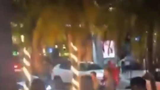 'Ele tinha dito que já estava na estrada, voltando para casa', diz viúva de homem morto na Barra por PM