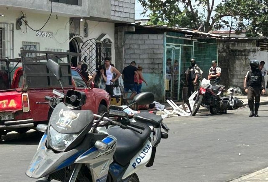 Três homens abriram fogo dentro de uma casa em Guayaquil, uma das cidades mais atingidas pelo crime e pelo narcotráfico