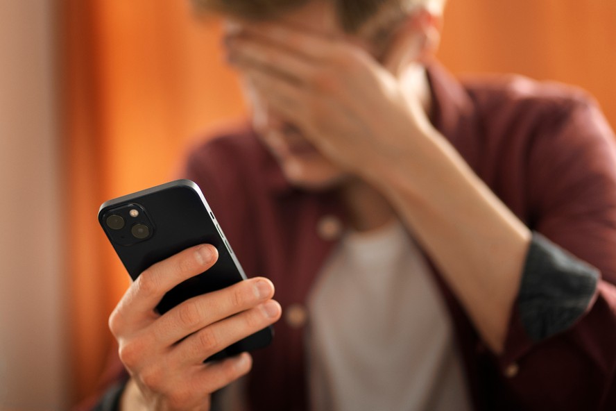 Excesso de contéudo online de baixa qualidade afeta o cérebro.'