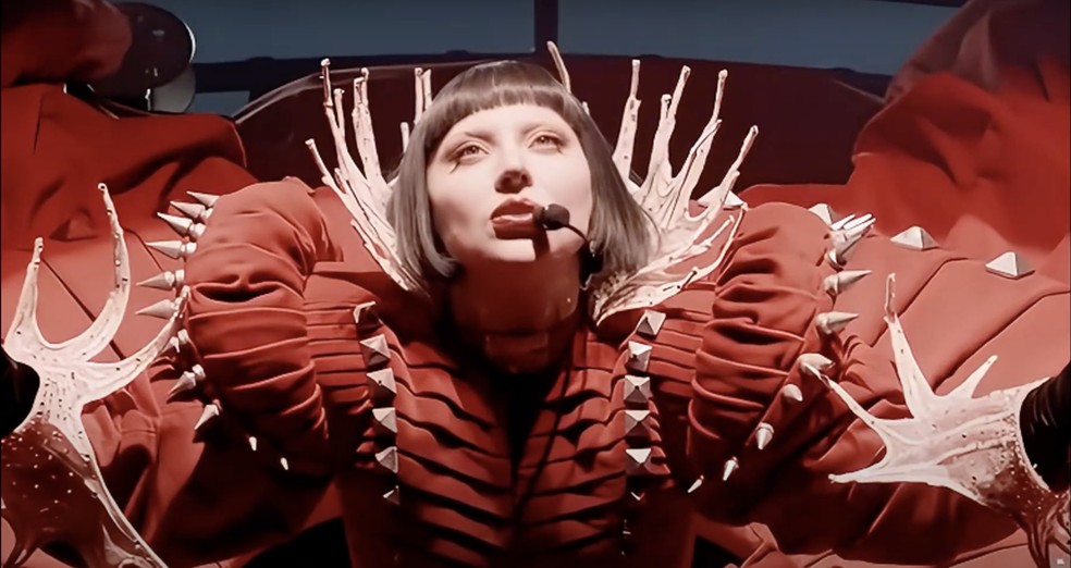 A cantora Lady Gaga, em show na edição 2025 do festival californiano Coachella — Foto: Reprodução do YouTube