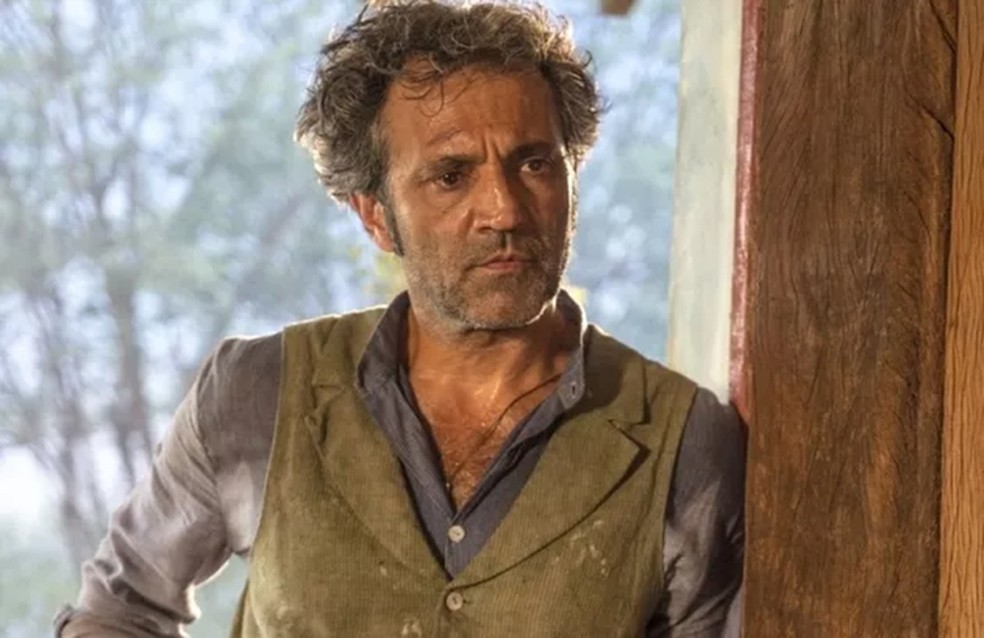O ator Domingos Montagner morreu em 2016, durante uma viagem para o Sergipe, onde gravava a novela "Velho Chico". Durante uma folga das gravações, ele foi se banhar no Rio São Francisco e acabou levado pela correnteza — Foto: TV Globo