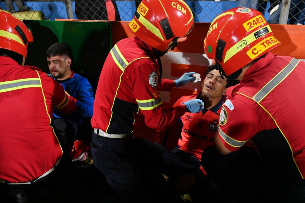 Football final ends in widespread confusion on the pitch in Guatemala — Photo: AFP