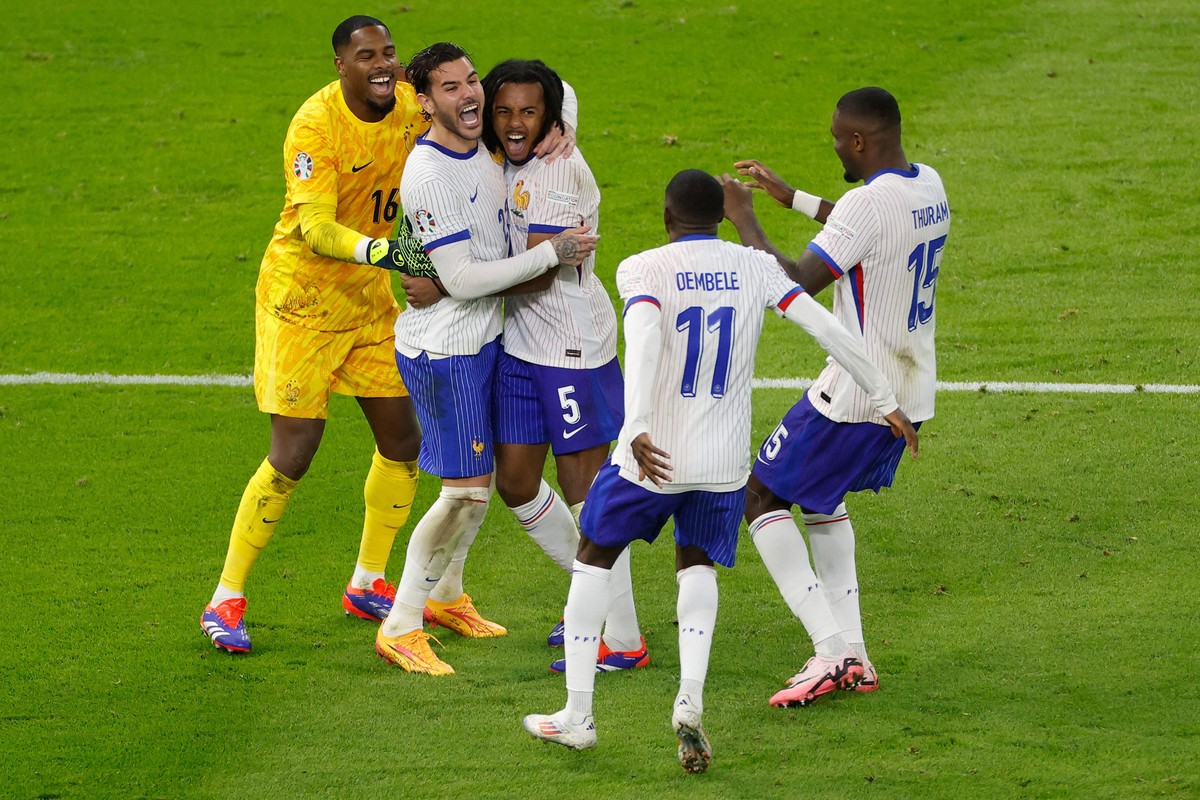 La France bat le Portugal aux tirs au but et se qualifie pour les demi-finales de l’Eurocoupe.