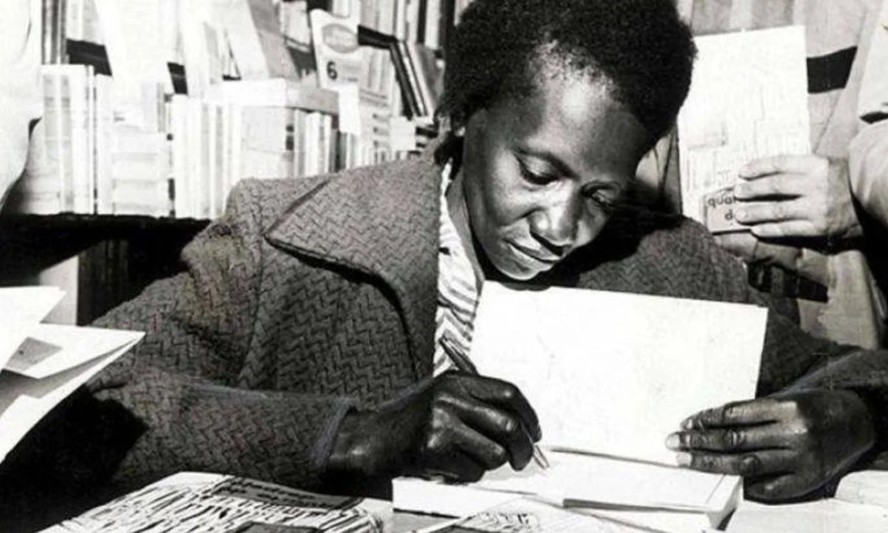 Carolina Maria de Jesus: conheça a escritora que pode se tornar a nova heroína da Pátria