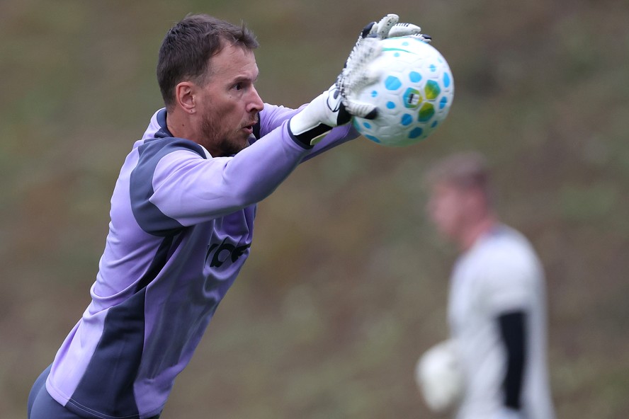 Goleiro Neto em treino do Botafogo no Lonier
