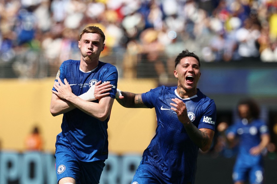 Com show de Palmer, Chelsea faz 3 a 0 no PSG e é o primeiro