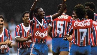 30º - BAHIA (1989) - Jogadores celebram vitória na segunda conquista do clube baiano na competição nacional.  — Foto: Site oficial do Bahia