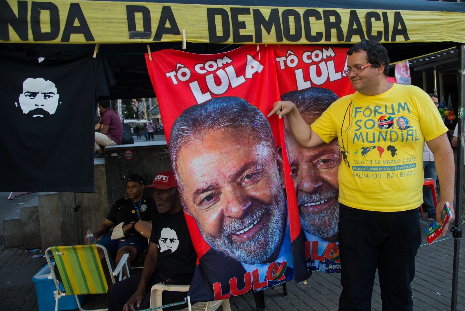 Mauricio Vilela, 49 anos, escritor e militante do PT, em Belo Horizonte — Foto: Edilson Dantas/Agência O Globo