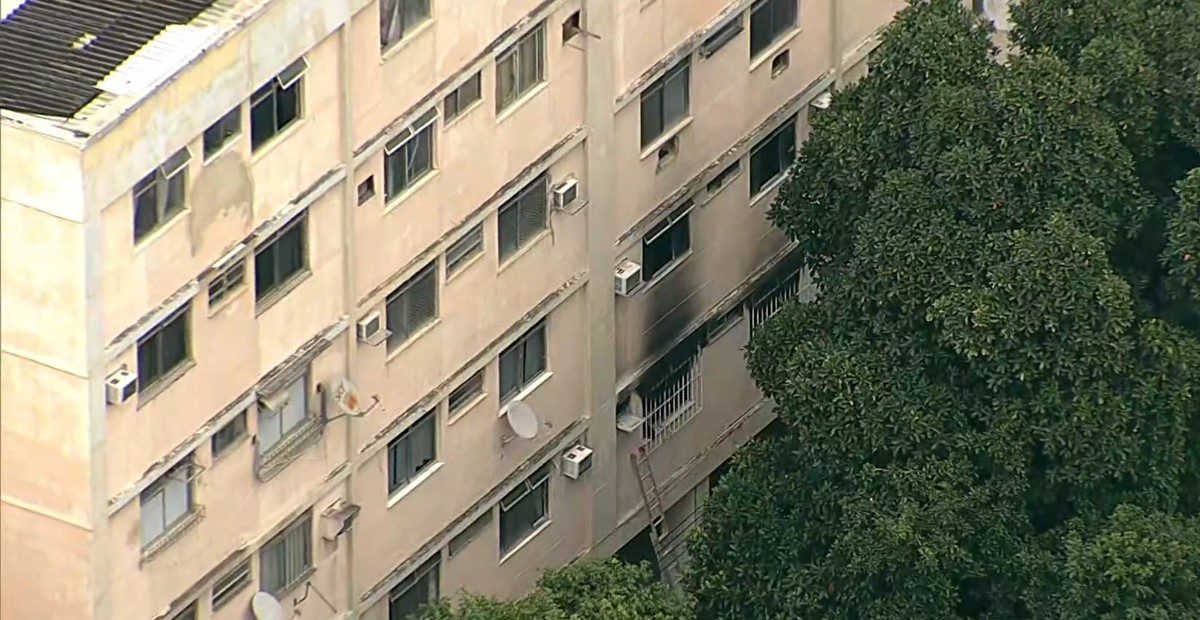 Homem morre em incêndio em apartamento no Engenho de Dentro, Zona Norte do Rio; bombeiros atenderam outras seis vítimas
