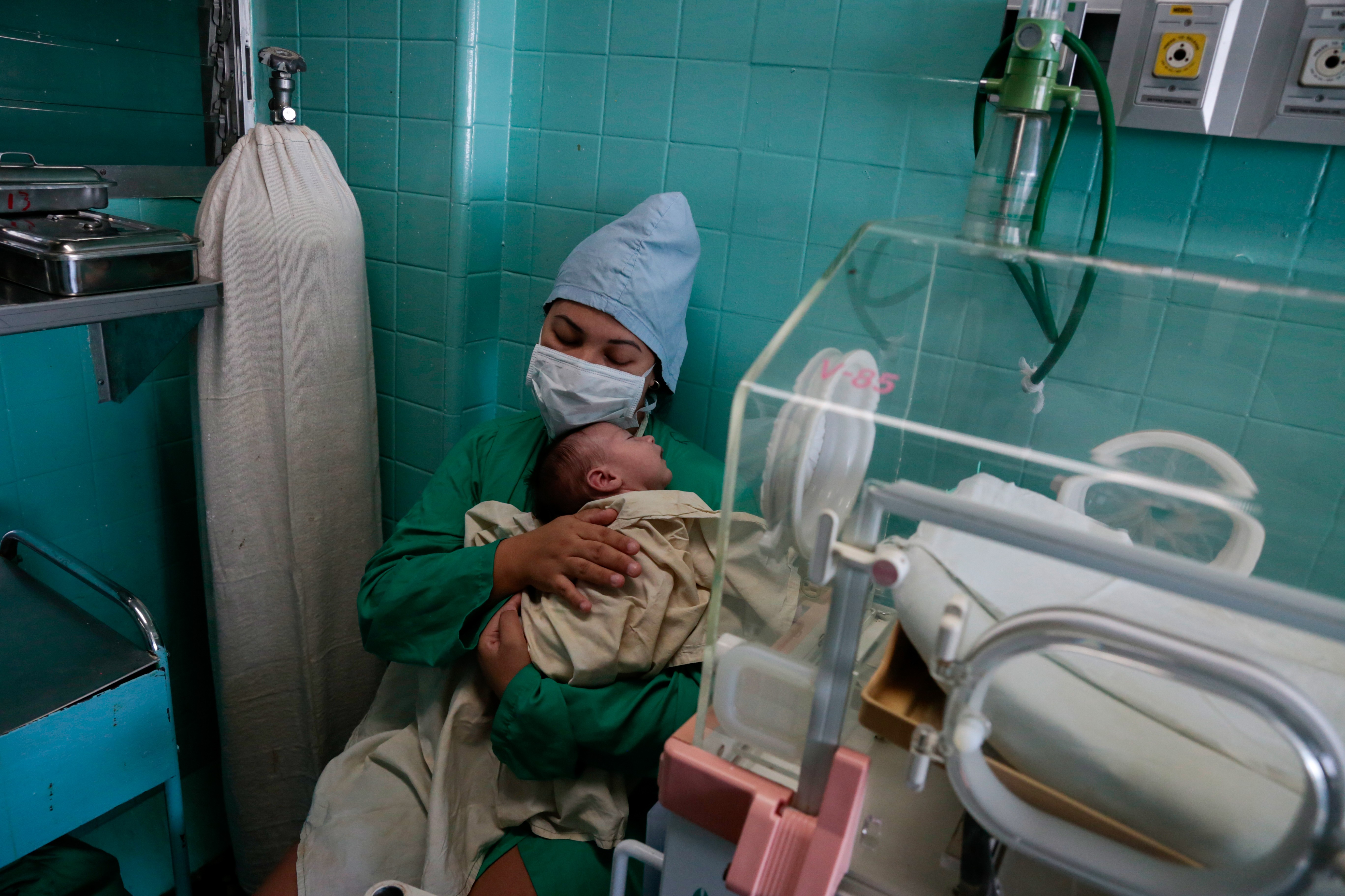 Médicos relatam mortes de pacientes em meio ao bloqueio dos EUA em Cuba