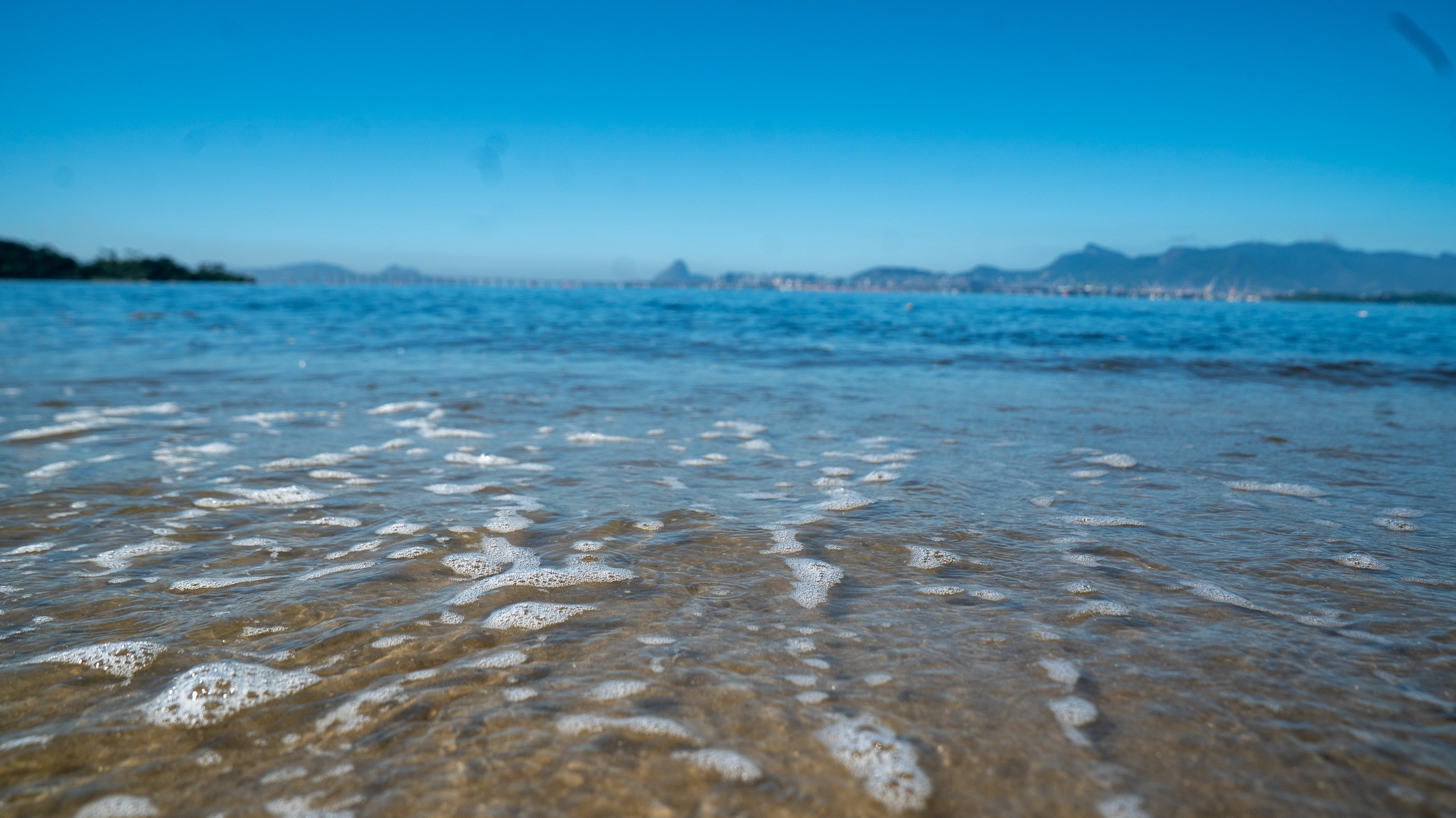 Ilha do Governador ganha escudo contra 500 mil litros de esgoto diários
