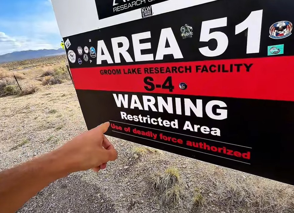 Youtuber espanhol faz expedição para visitar a Área 51 — Foto: Reprodução/Youtube/Carloscruzrzz