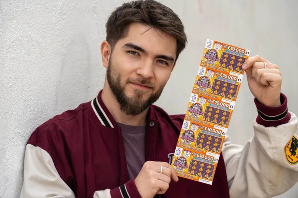 A vítima Joshua Addyman teve o cartão roubado pelos 'ladrões milionários' Jon-Ross Watson e Mark Goodram, de Bolton, em abril de 2019. — Foto: Reprodução
