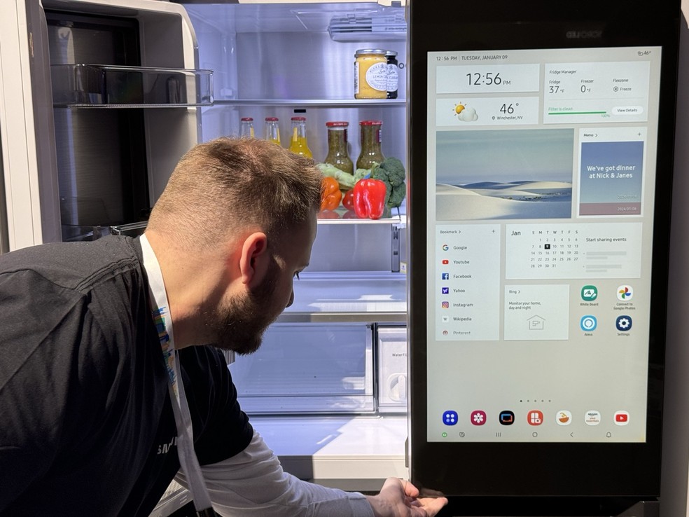 Geladeira com IA da Samsung reconhece objetos &mdash; Foto: Bruno Rosa