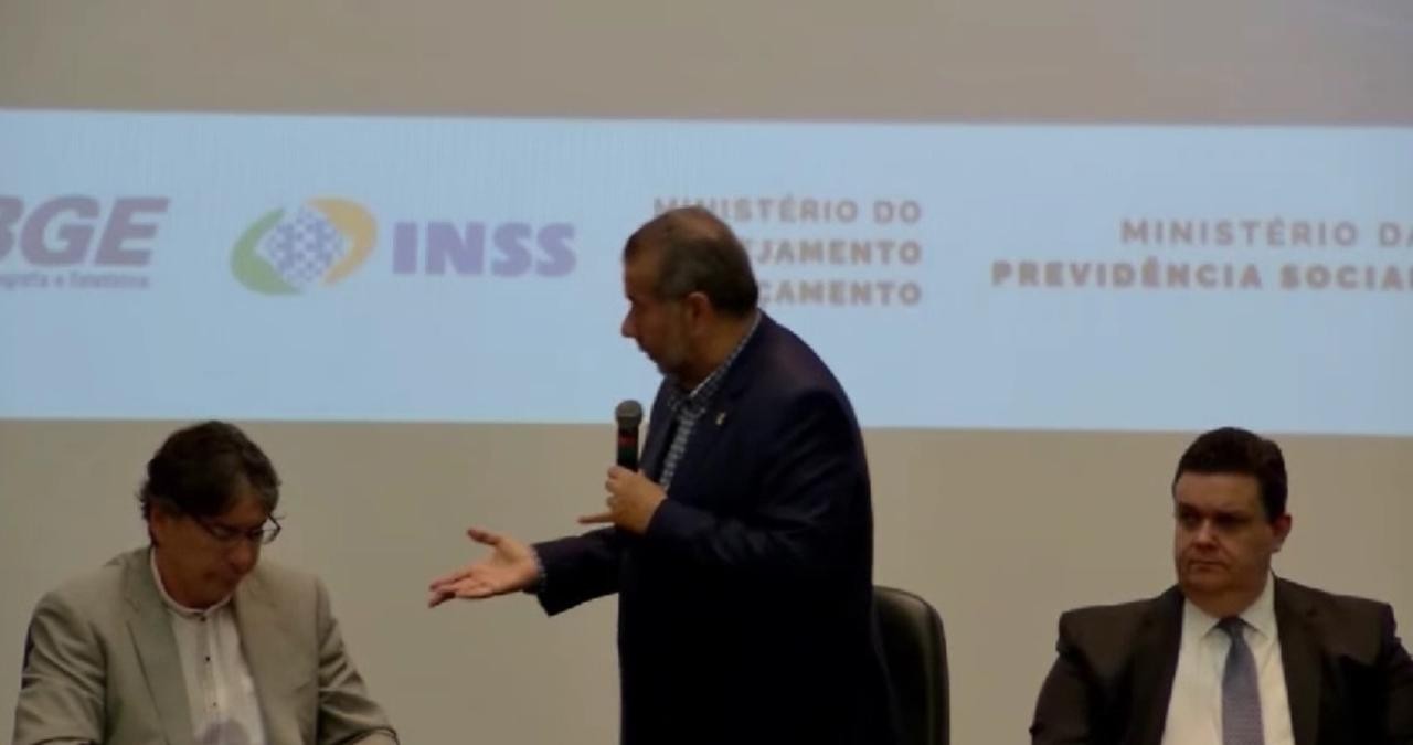 A saia-justa em que Lupi deixou Pochmann durante evento da Previdência e IBGE