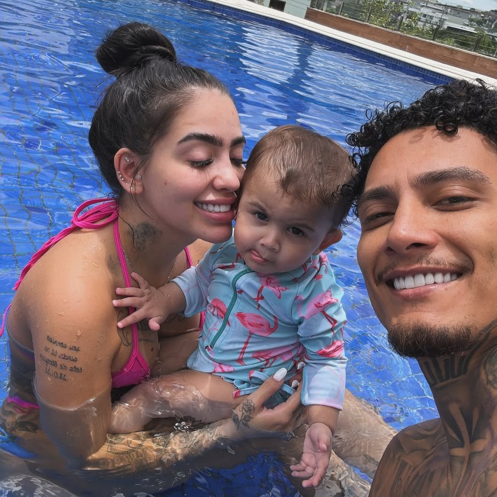 MC Mirella em foto com a família — Foto: Reprodução Instagram