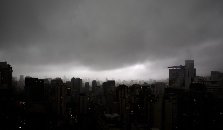 Defesa Civil emite novo alerta de chuva para São Paulo e cidade entra ...