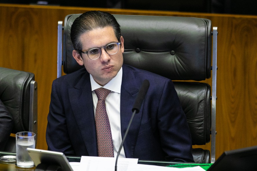 Hugo Motta em sess&atilde;o na C&acirc;mara
