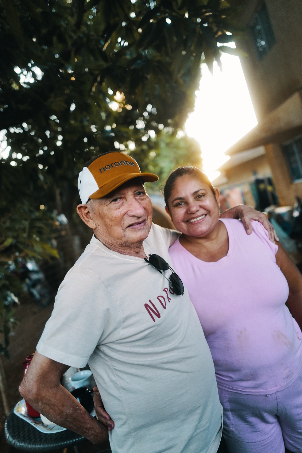 Seu Renê Jerônimo e a sobrinha Sandra: organizadores de corrida em Fernando de Noronha — Foto: Divulgação Olympikus