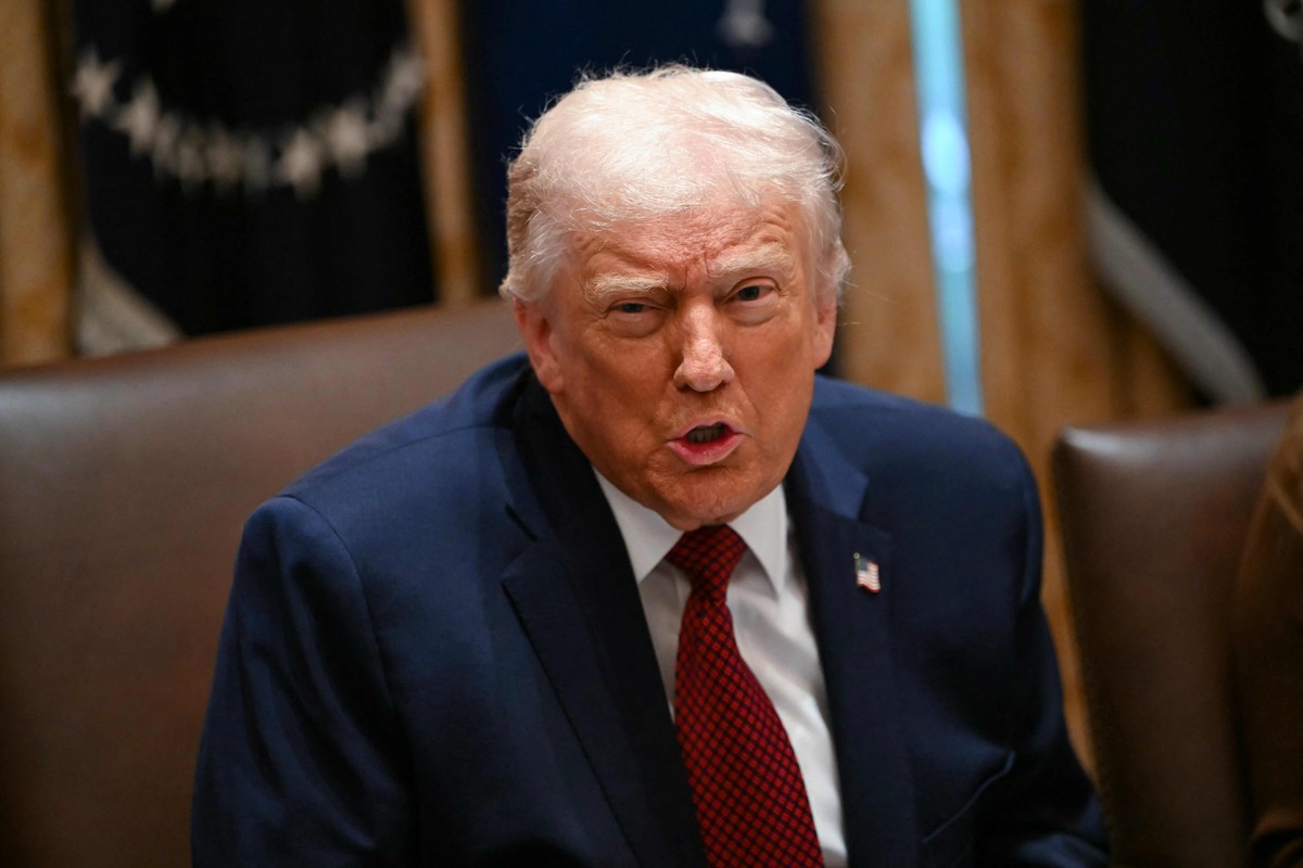 Pressionado, Trump busca saída sem invadir Venezuela, diz ex