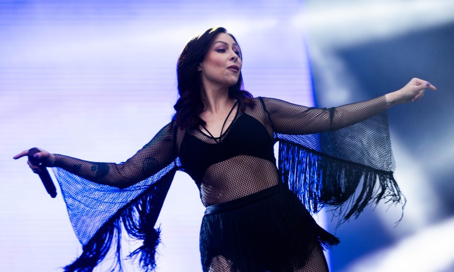 Pitty cancela shows após cirurgia de emergência